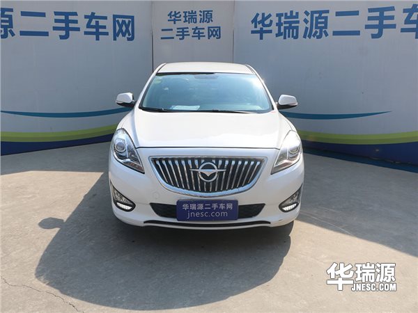 白色海马福美来,大方时髦,扎实稳健