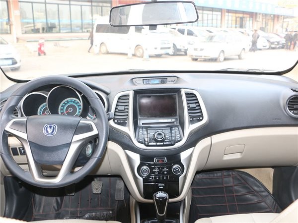 三万多买长安逸动 家用代步 小白练车 时髦大方