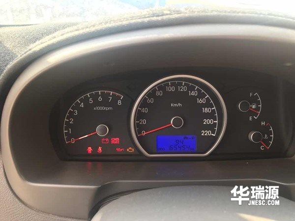 现代悦动手工豪华款，造型美观，富有张力